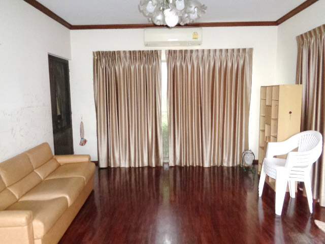 H1199 ขายบ้านเดี่ยวหลังมุม 288 ตร.วา หมู่บ้านศรีเจริญวิลล่า เทพารักษ์ โครงการติดถนนเทพารักษ์ ห่างแยกเทพารักษ์ 1.6 กม. ใกล้รถไฟฟ้า