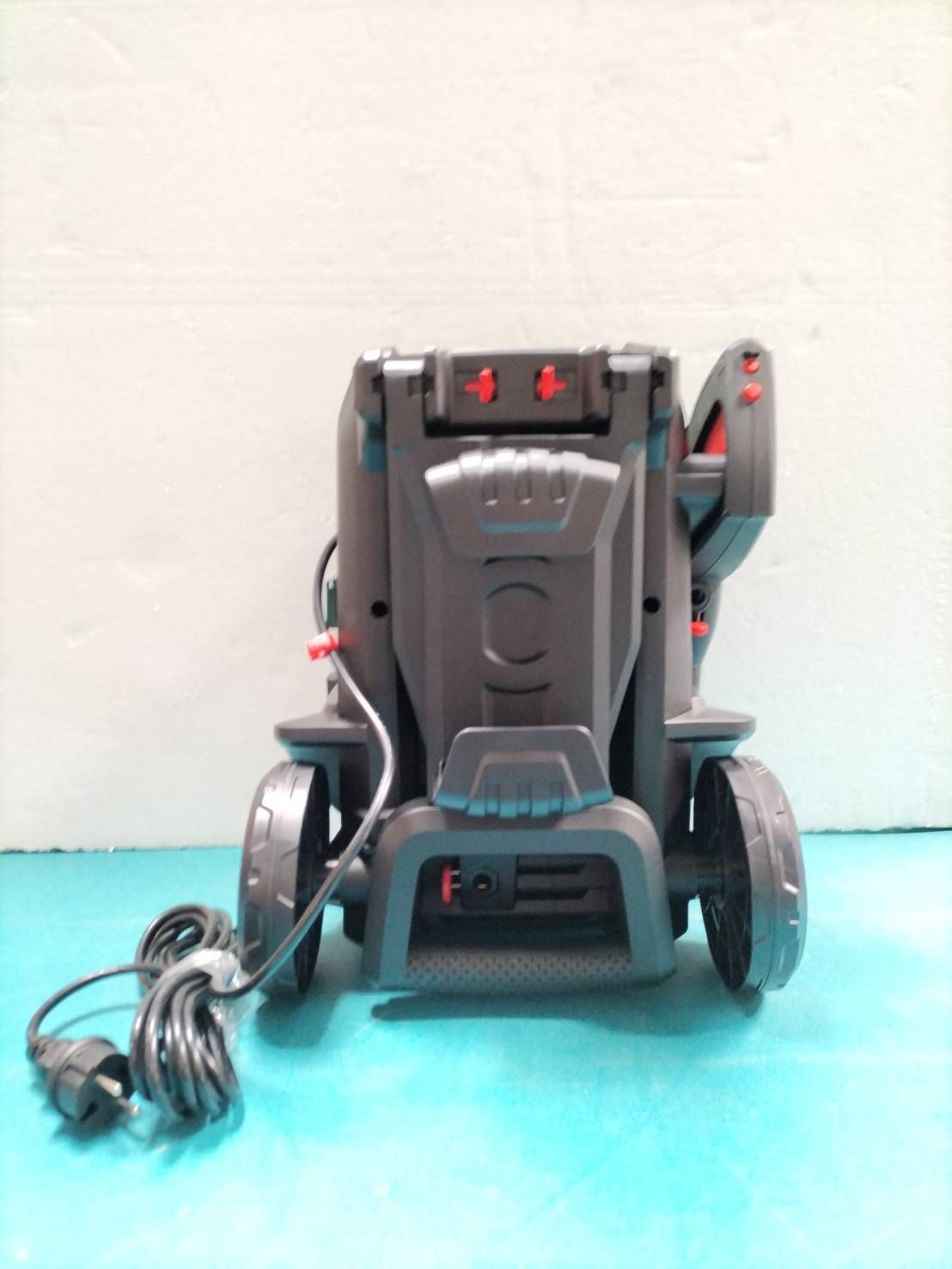 เครื่องฉีดน้ำแรงดันสูง UniversalAquatak125 BOSCH