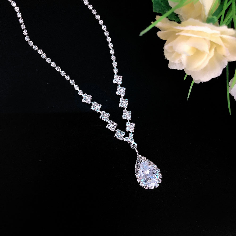 (พร้อมส่ง) สร้อยคอเพชร+ต่างหู 031 (เข็ม)