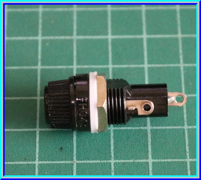 1x กระบอกฟิวส์หลอดแก้ว 5x20 มม. 10A 250V Fuse holder