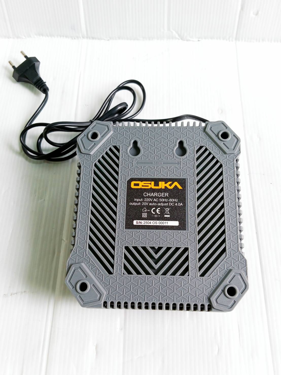 แท่นชาร์จแบตเตอรี่ Supreme Power Charge 4.0A OSCBC105 OSUKA