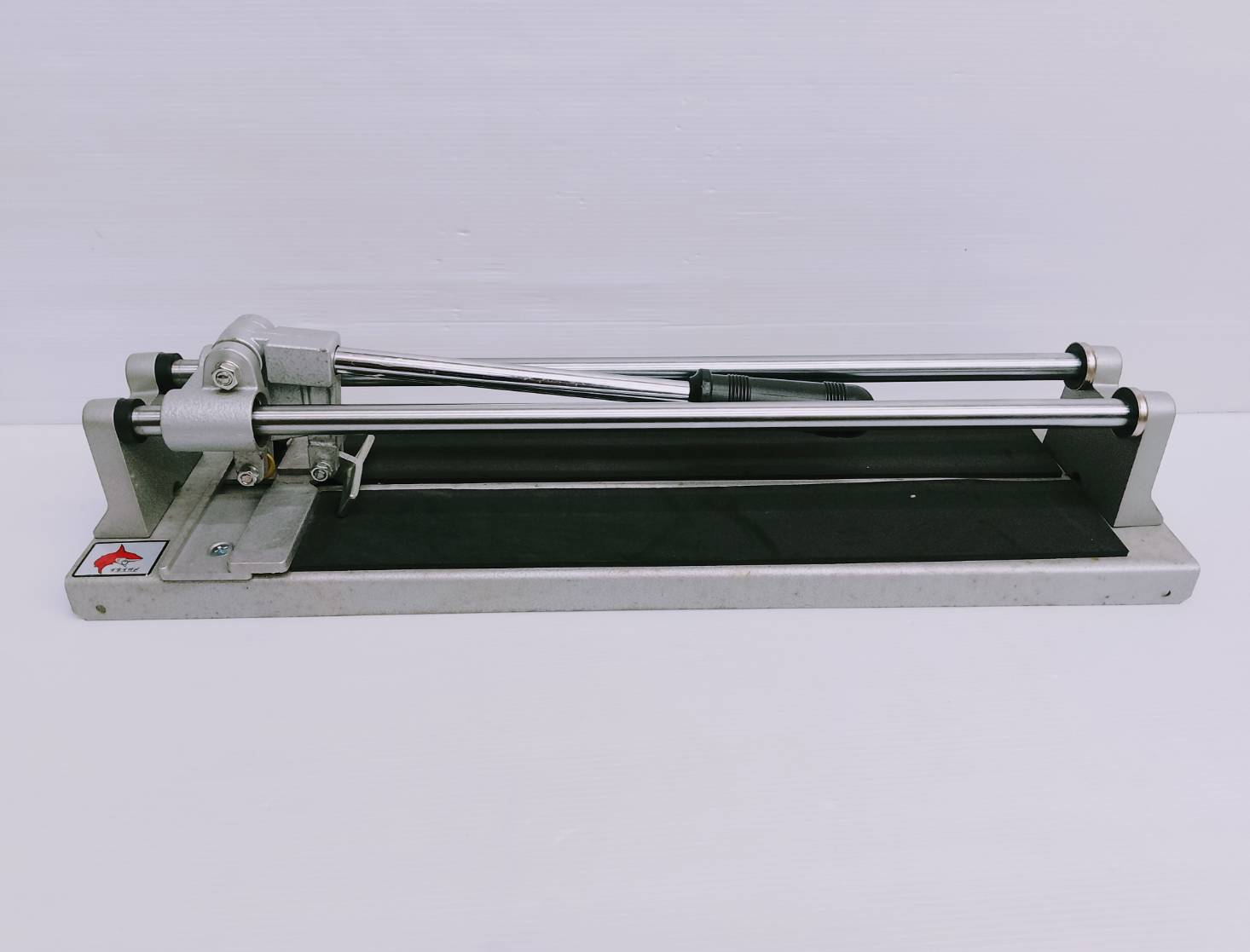 แท่นตัดกระเบื้อง ตราฉลาม 400mm. (16")