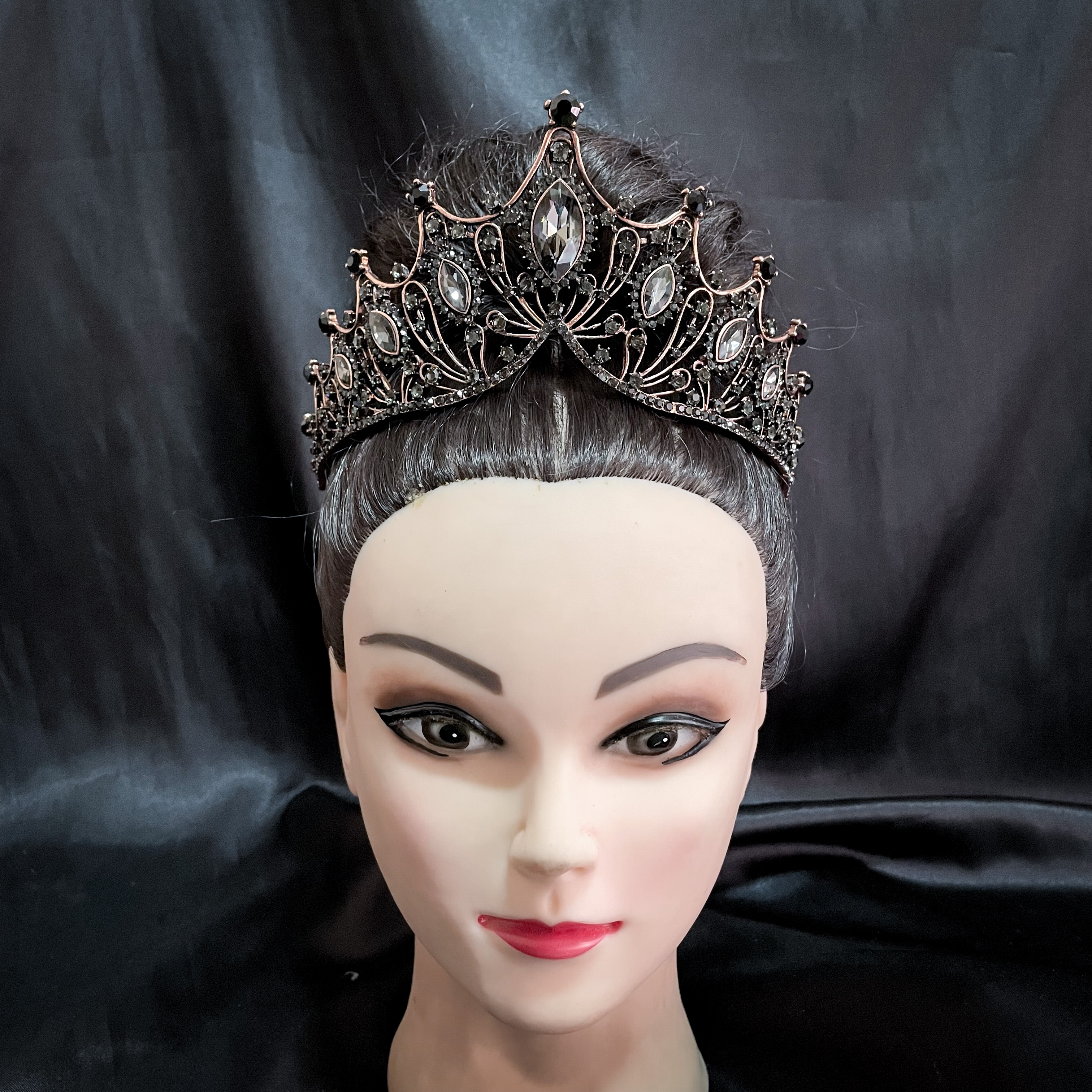 (พร้อมส่ง) มงกุฎสีดำ 303 มงกุฎนางงาม งานสวย ปราณีต QCเพชรทุกเม็ด สินค้าพร้อมส่งจากไทย