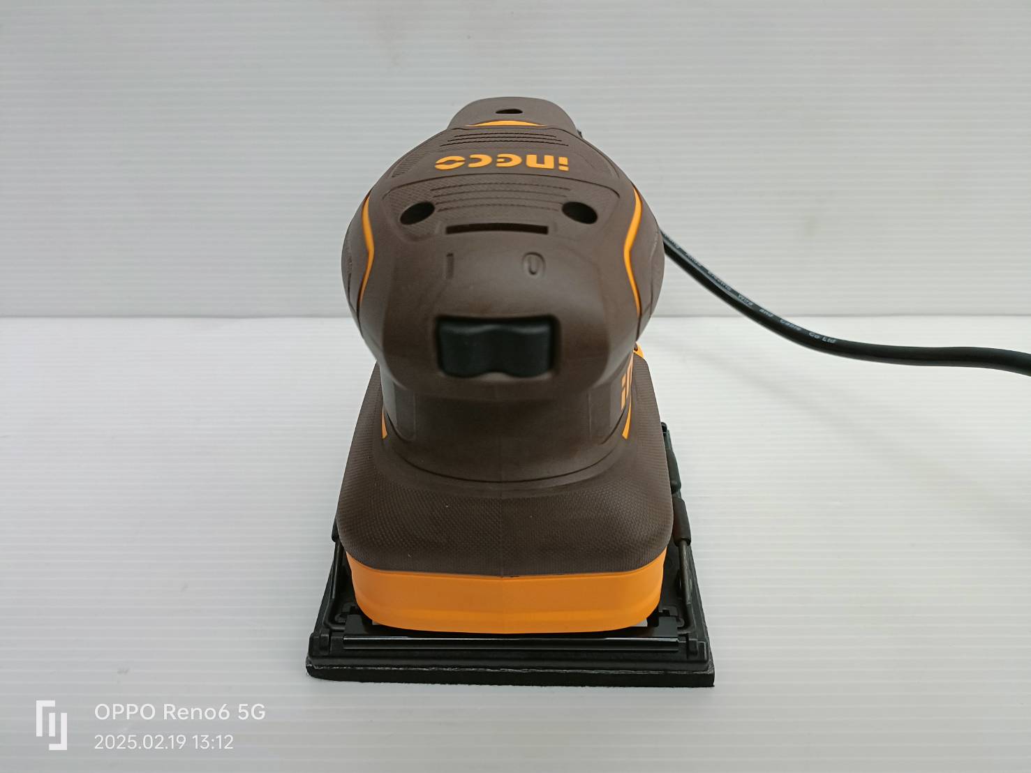 INGCO เครื่องขัดกระดาษทรายเหลี่ยม 240W รุ่น PS2416