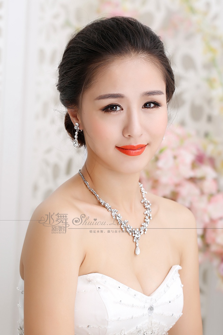 (พร้อมส่ง) สร้อยคอเพชร+ต่างหูแบบเข็ม 005 สร้อยคอเจ้าสาว สร้อยคอใส่ออกงาน สวยหรูดูแพง