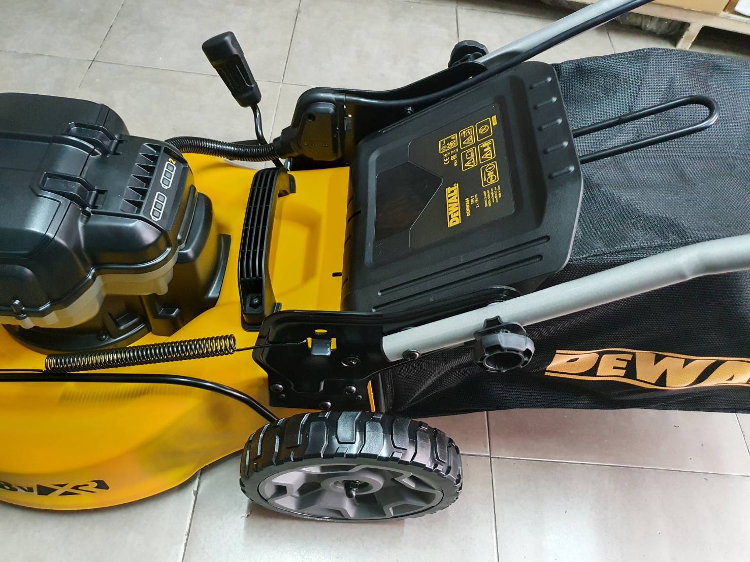 เครื่องตัดหญ้ารถเข็นไร้สาย 18V+18V DCMW564N DEWALT (ตัวเปล่า)