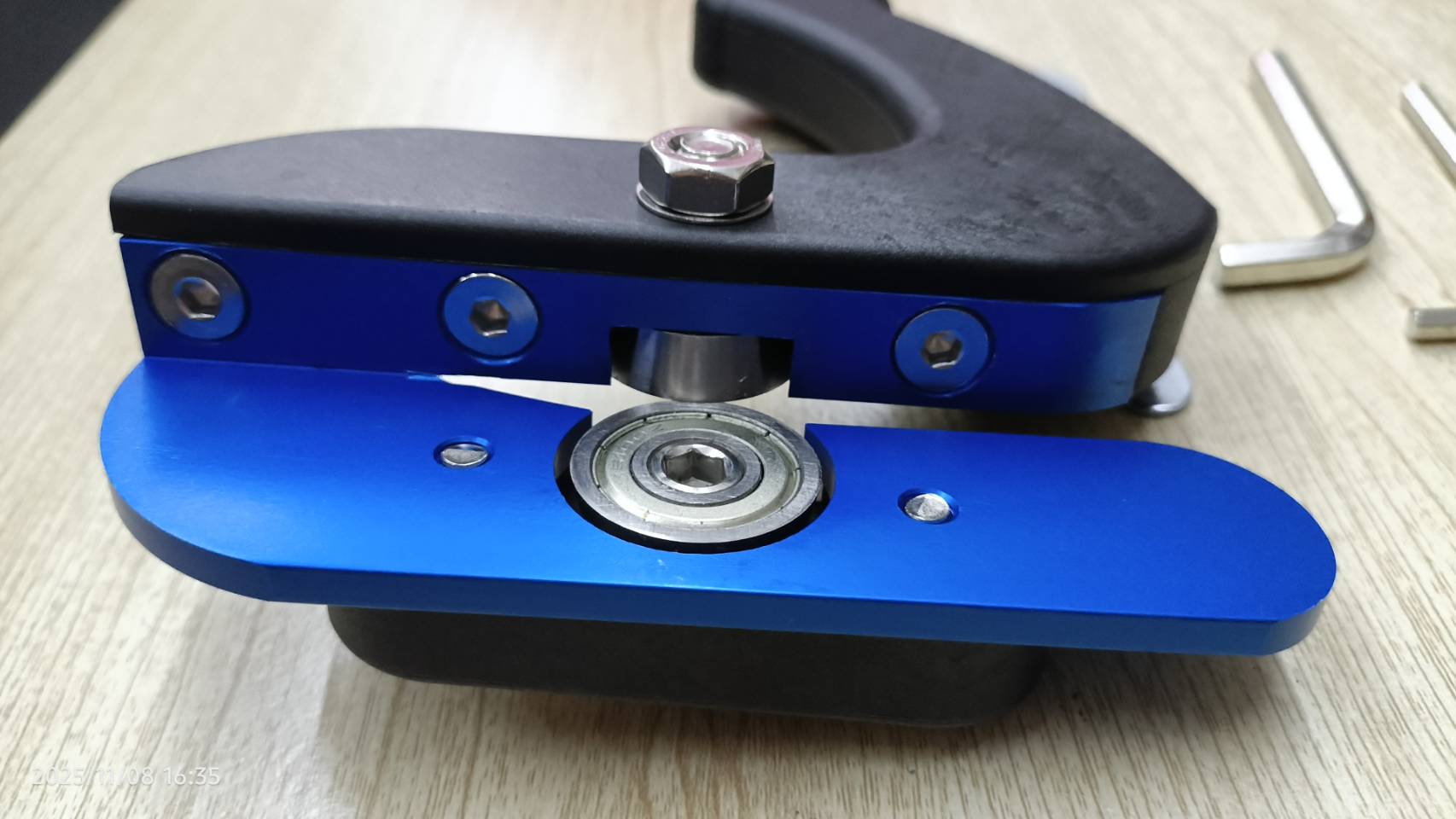 คัตเตอร์ตัดลามิเนต VC99L