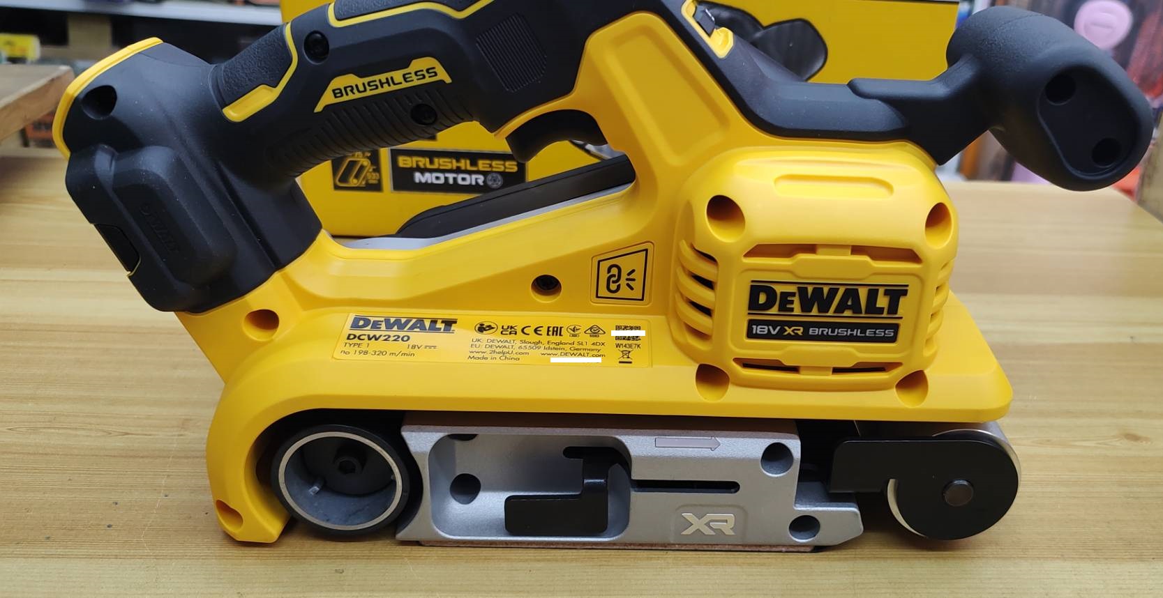เครื่องขัดกระดาษทรายสายพาน20V DCW220N Dewalt (ตัวเปล่า)