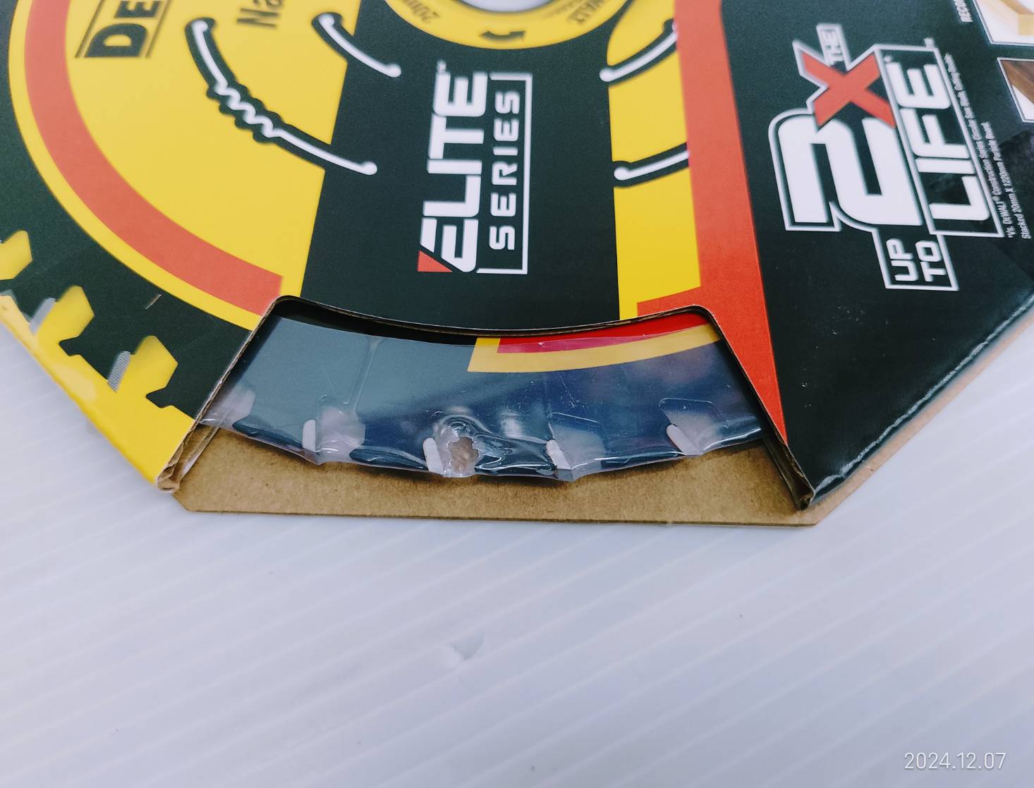 ใบเลื่อยวงเดือน7"X40T DEWALT DT90259