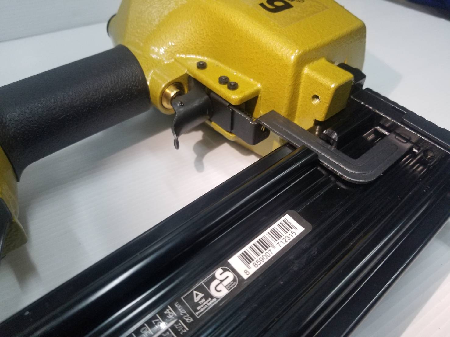 แม็กยิงตะปูลมคอนกรีต-ไม้ ขาเดี่ยว ST-64 KING (M-SERIES) II