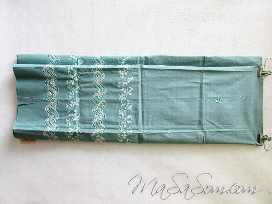 ผ้าถุงผ้าไหมปักดิ้น B3