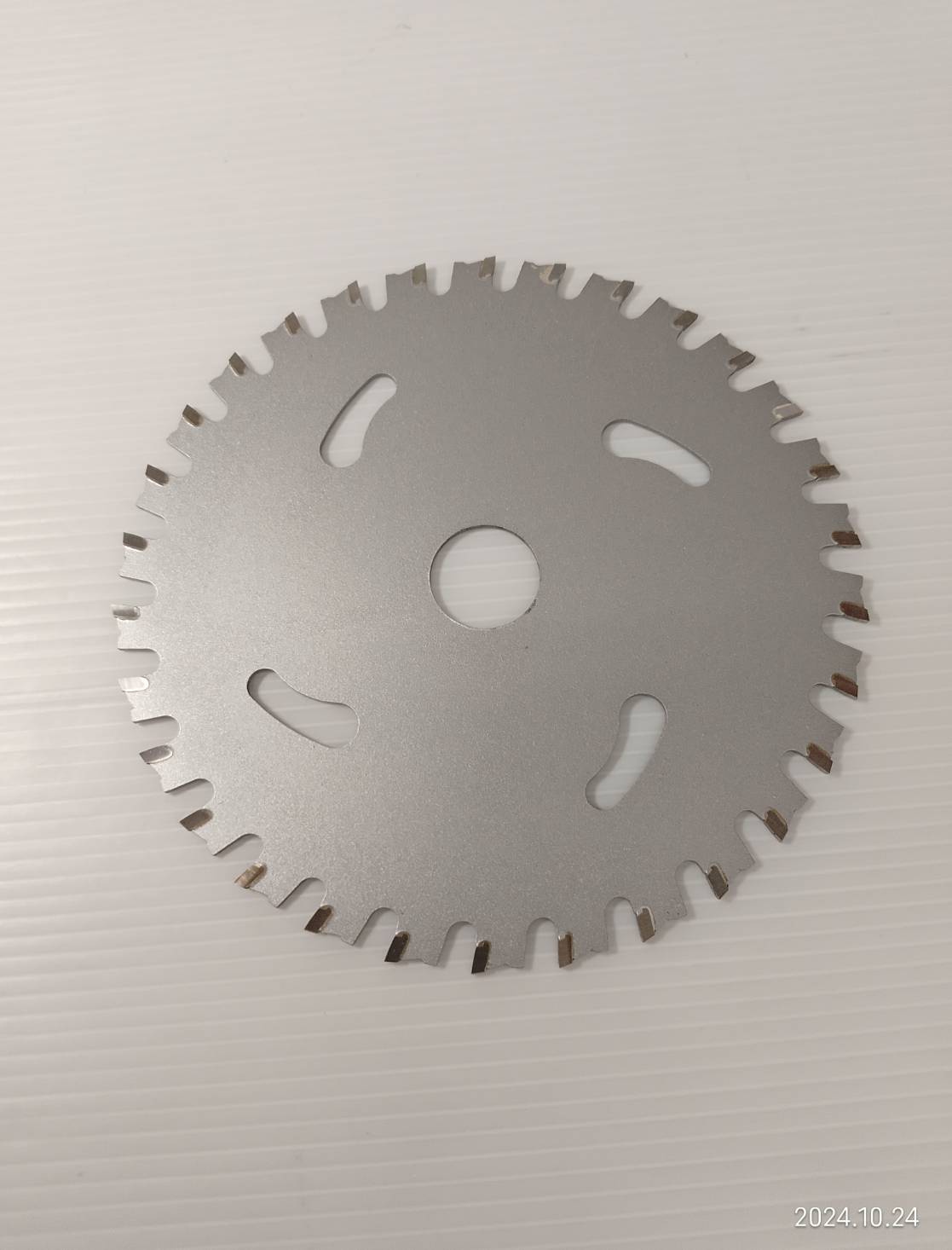 ใบเลื่อยตัดเหล็ก 5"x30T BOSCH #2608837746