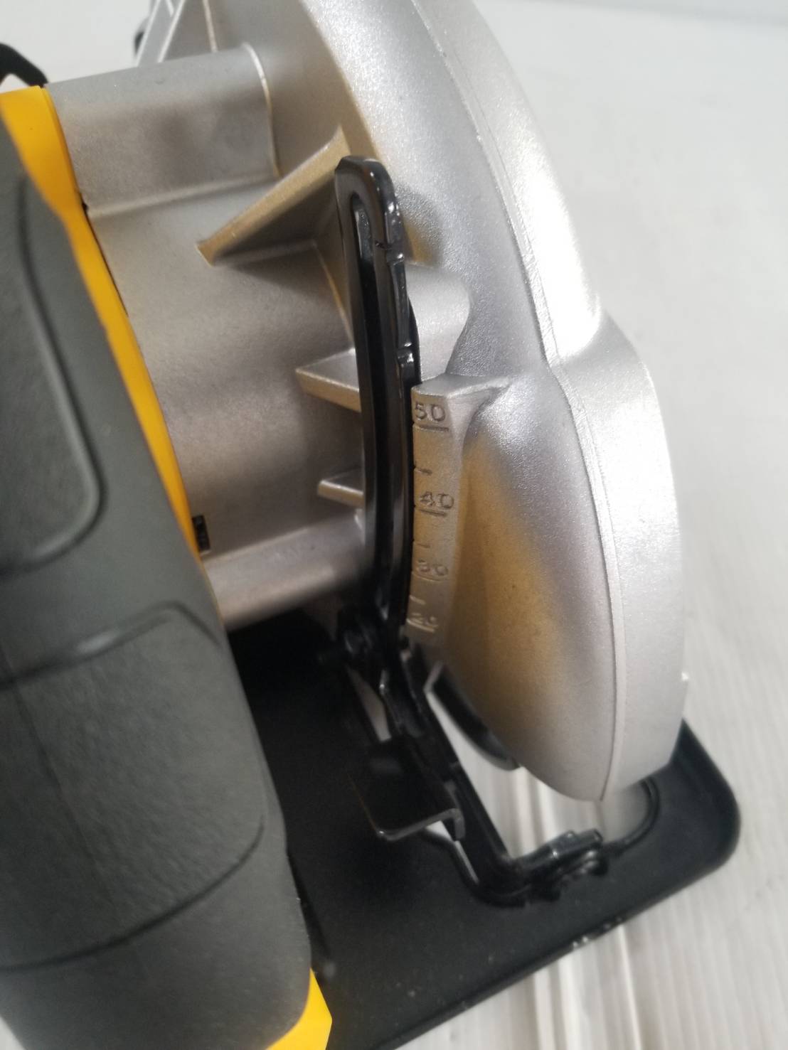 เลื่อยวงเดือ7" DWE5615 DEWALT