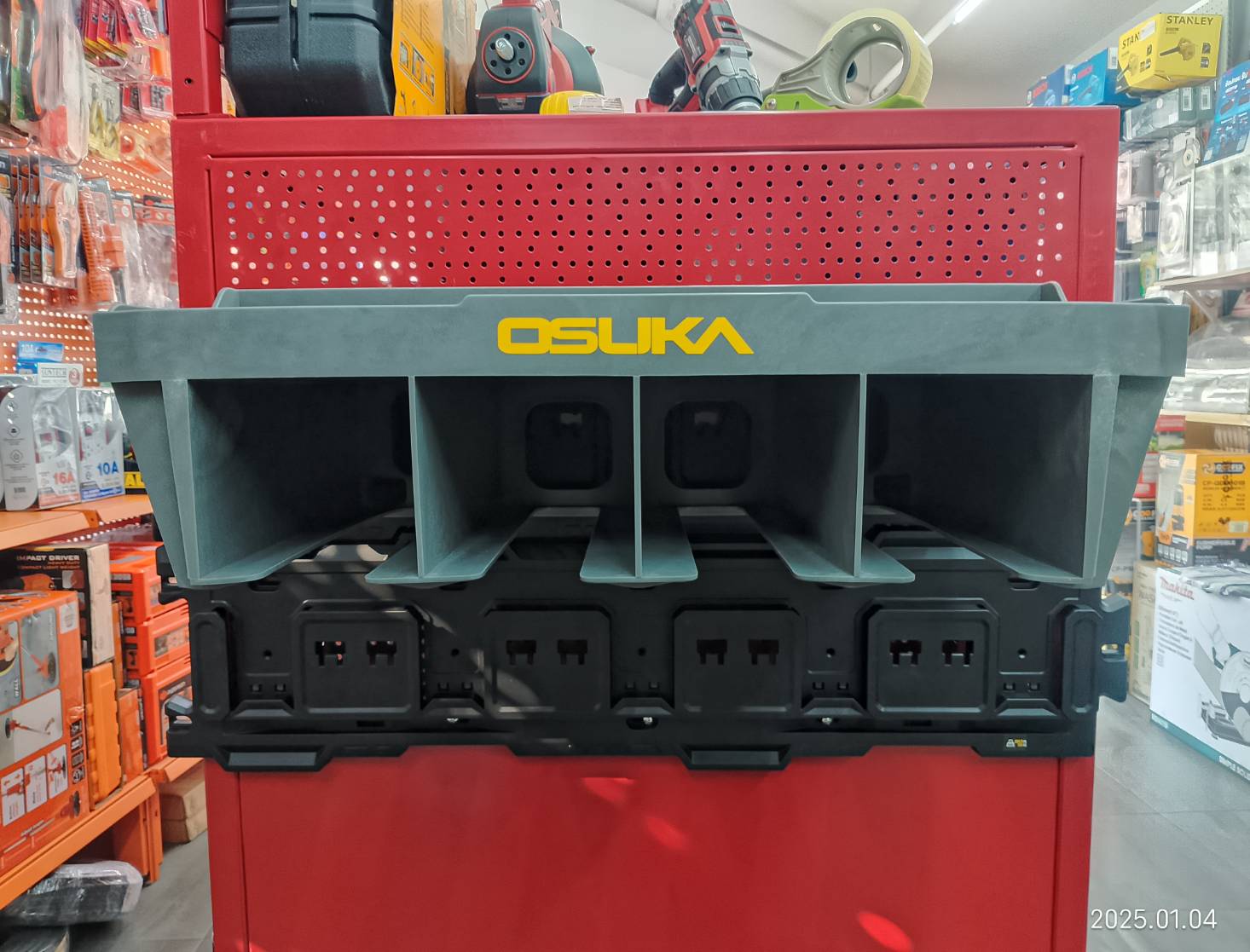 ชั้นวางเครื่องมือช่างไร้สาย (พลาสติก) OSMWS23002 OSUKA