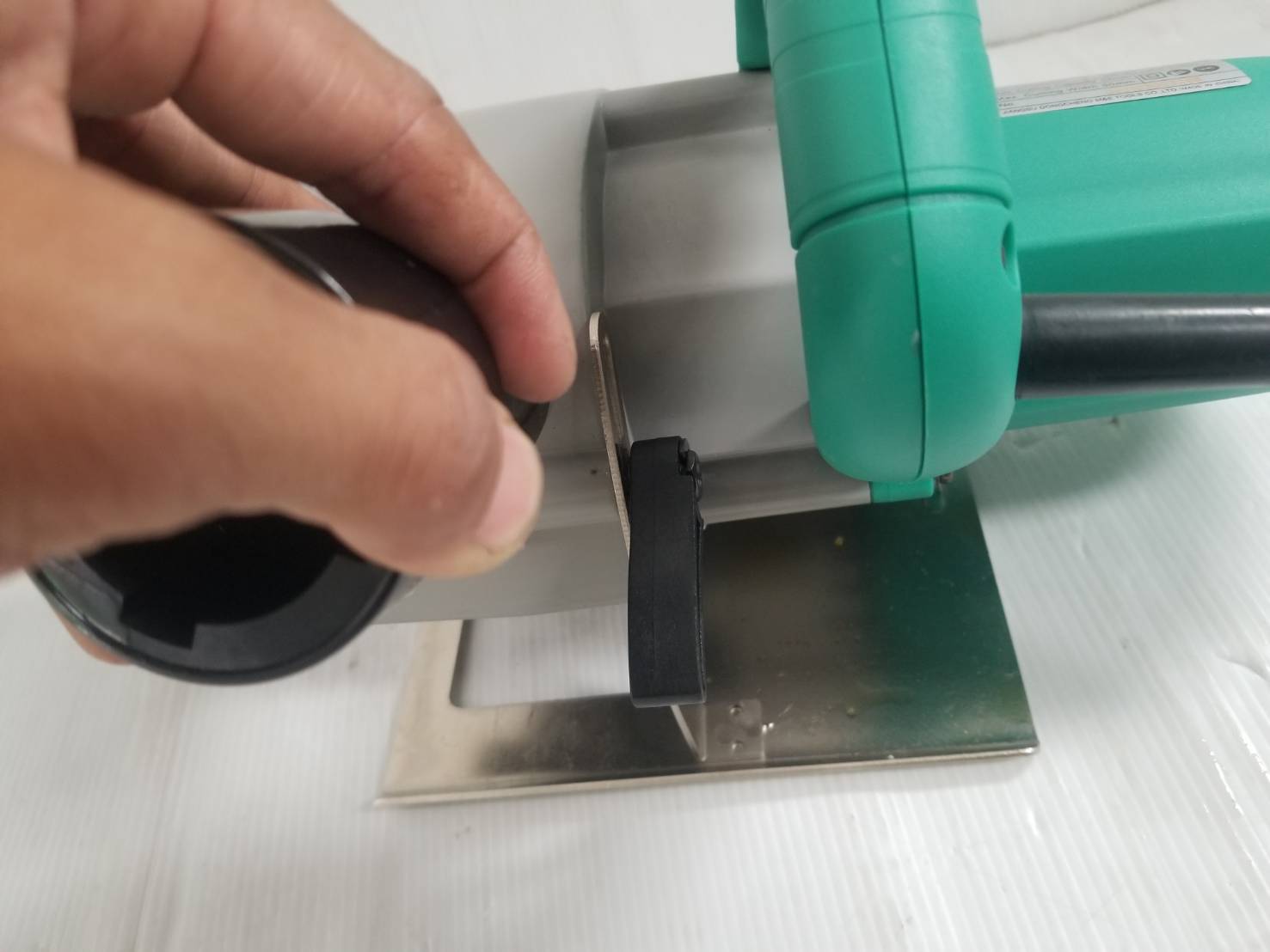 เครื่องเซาะร่องคอนกรีต4" ใบคู่ AZR110 DCA