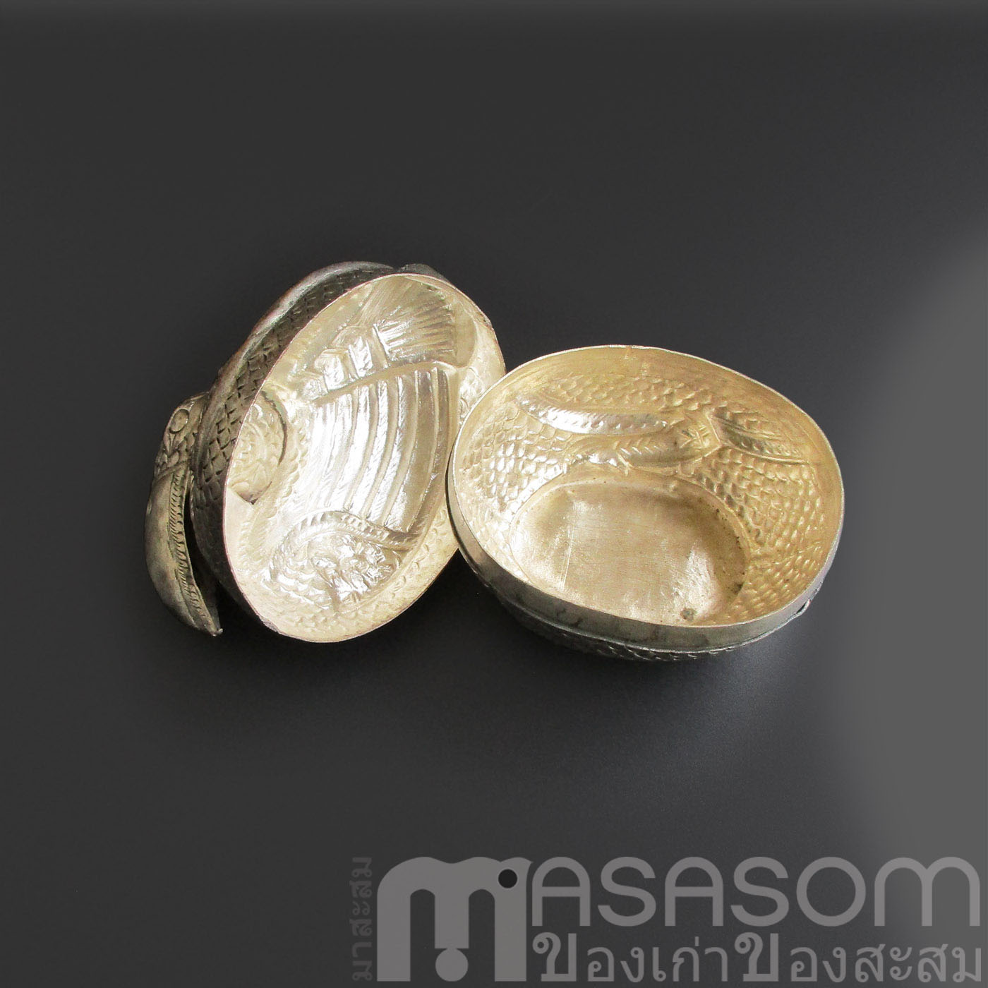 ตลับนกเงือกทองแดงกะไหล่เงิน