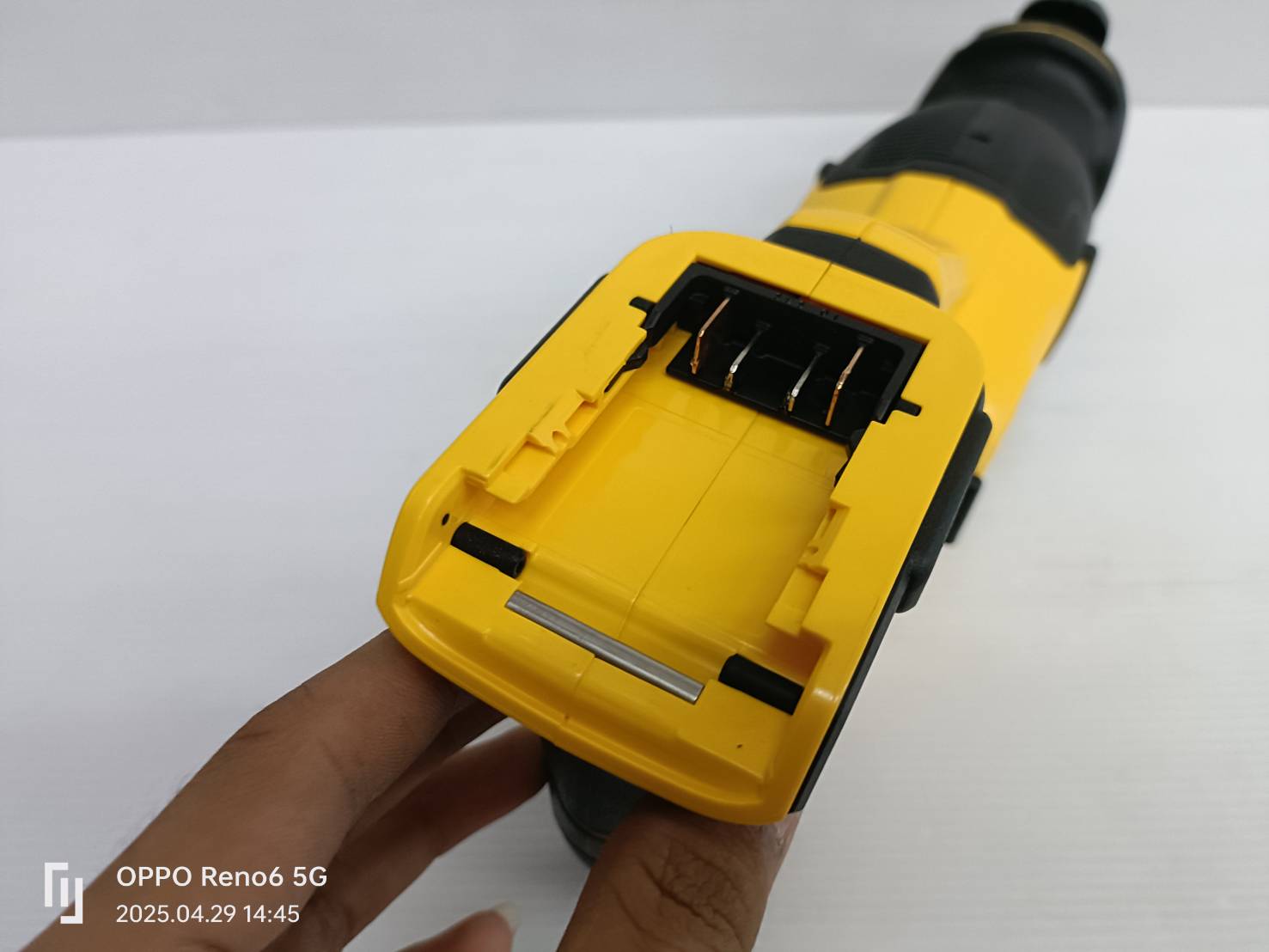 DEWALT เลื่อยชักไร้สาย ไร้แปรงถ่าน 18V(20V Max) เฉพาะตัวเครื่อง รุ่น DCS382N