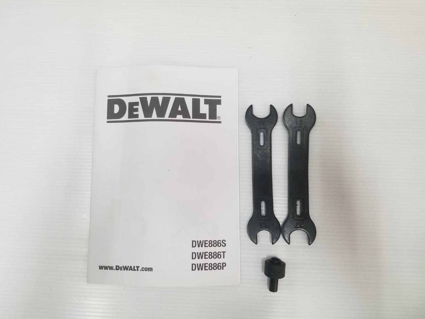 หินเจียรคอตรง DWE886P DEWALT