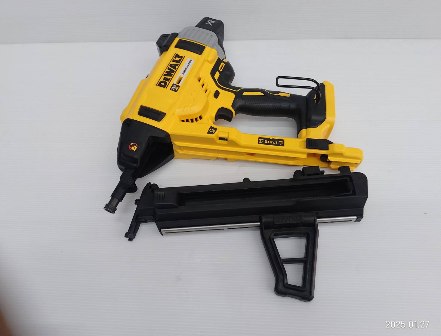 เครื่องยิงปืนลมไร้สาย20V DCN890N-XJ DEWALT