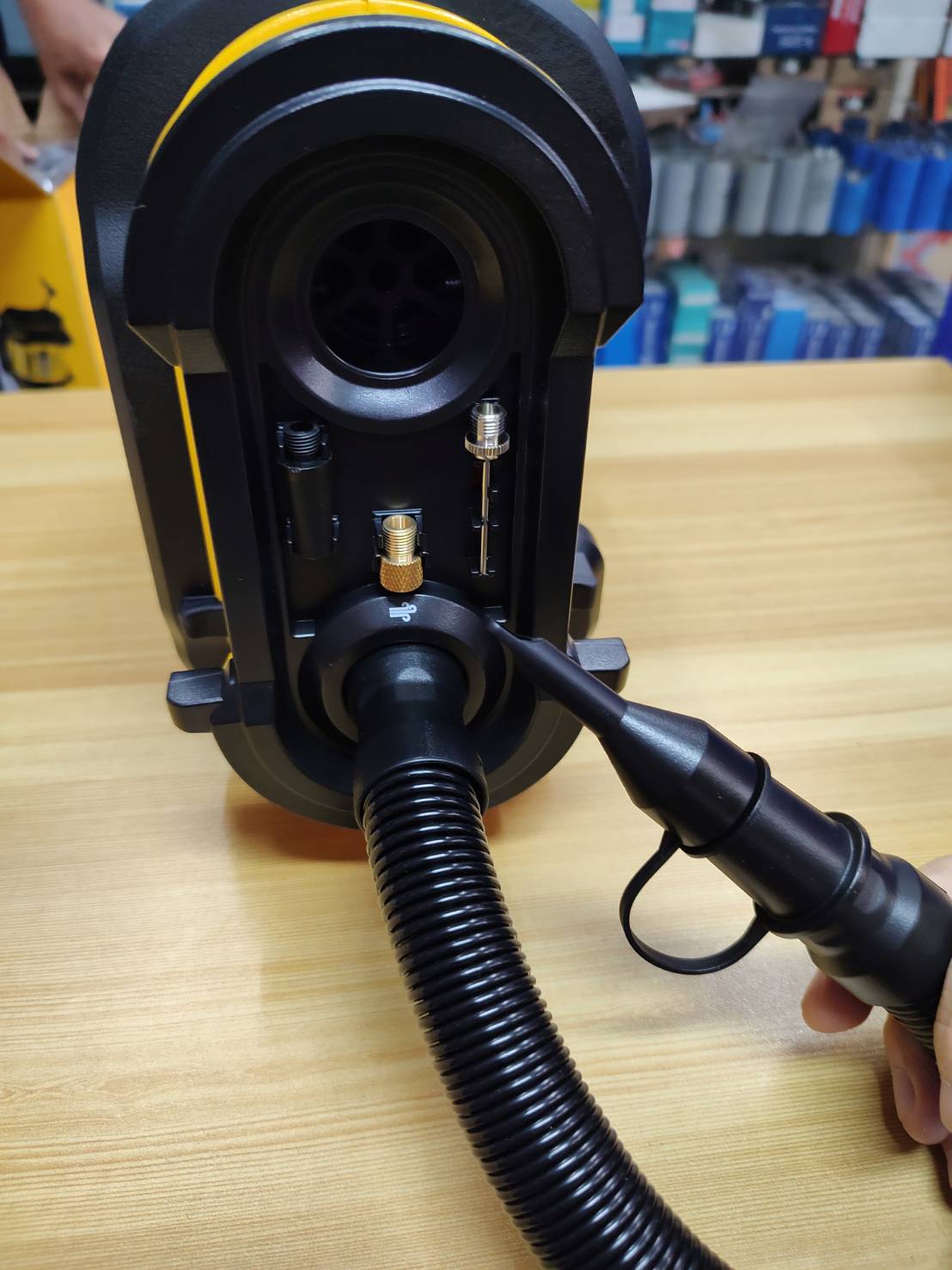 เครื่องสูบลมไร้สาย 18V (20V Max) รุ่น DCC018N DEWALT