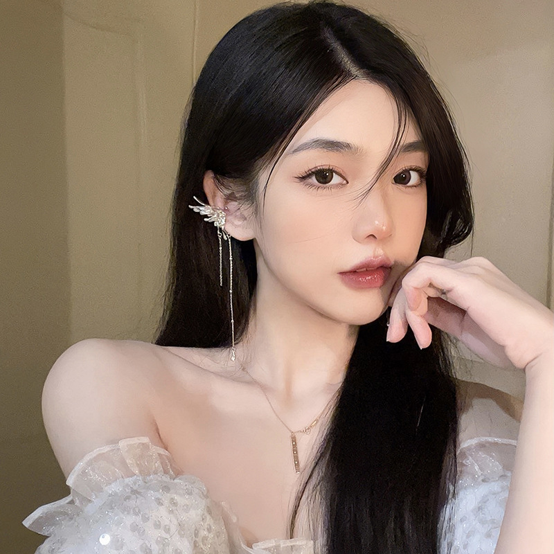 (พร้อมส่ง) EarCuff 007 Angel wings เมทัลลิคพู่ยาว ได้ทั้งคู่ ไม่ต้องเจาะหู ร้านคนไทย คุยง่าย ส่งเร็ว