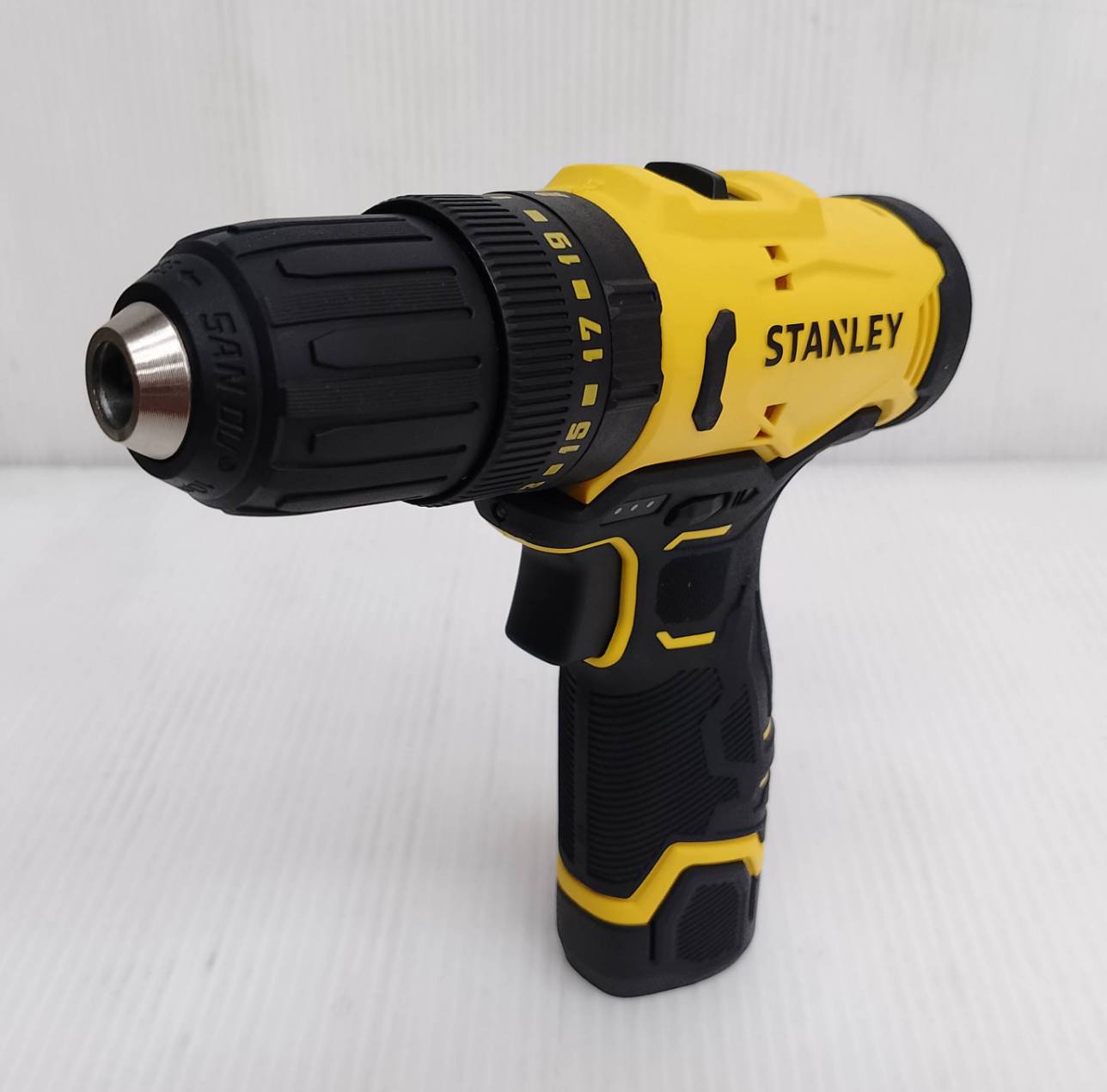 STANLEY รุ่น SCH10D2K-B1 สว่านกระแทกไร้สาย 12V Max พร้อมแบตเตอรี่ 2.0AHx2