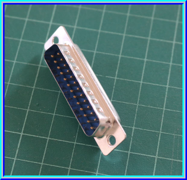 1x คอนเน็คเตอร์ DB 25 ตัวผู้ (Male DB25 D-Sub)