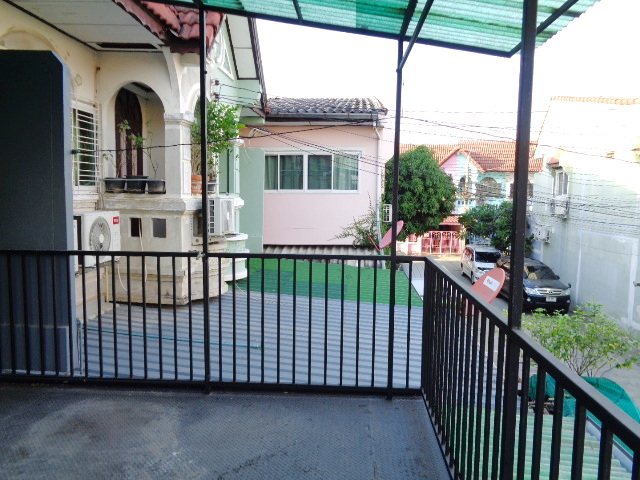 🚩H1224 ขาย/ให้เช่า ทาวน์เฮ้าส์ 16 ตารางวา หมู่บ้านเสนาวิลล่า2 ซอยคู้บอน 27 แยก52 ต่อเติมระเบียงหน้านและหลังบ้านแล้ว