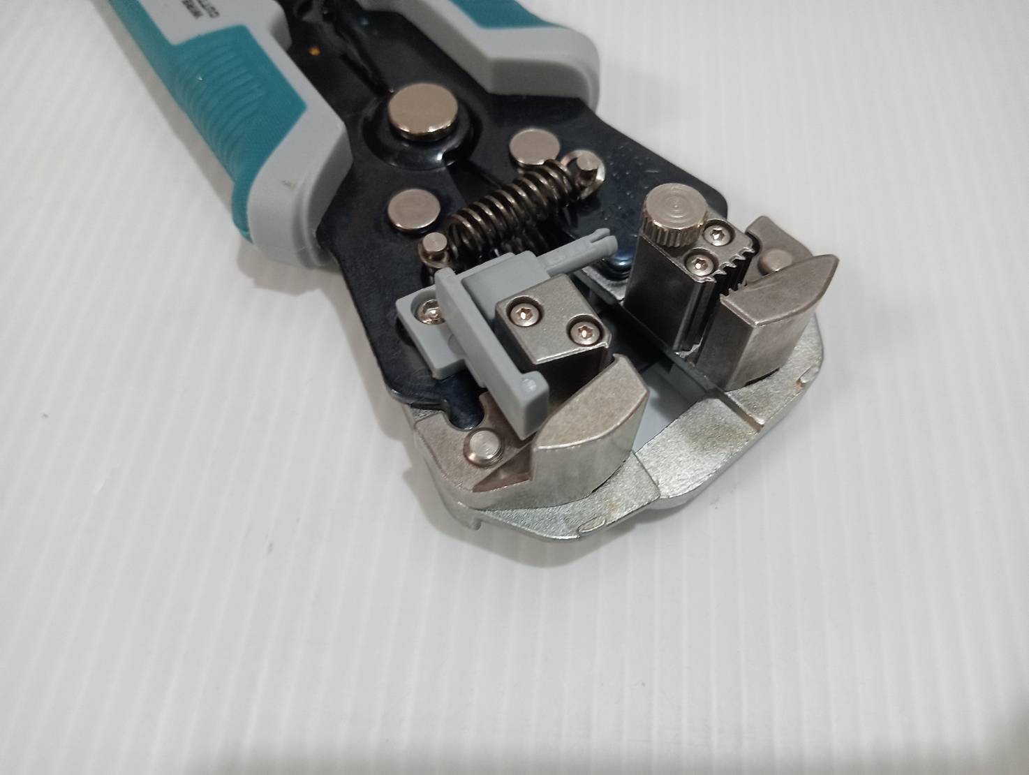 คีมปอกสายอัตโนมัติ ( ตัด ปอก ย้ำ ) รุ่น THT15246 Total