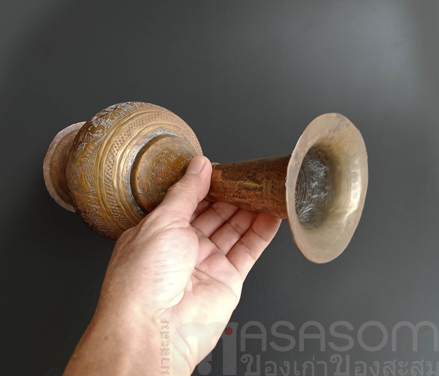 แจกันทองเหลืองอาหรับ