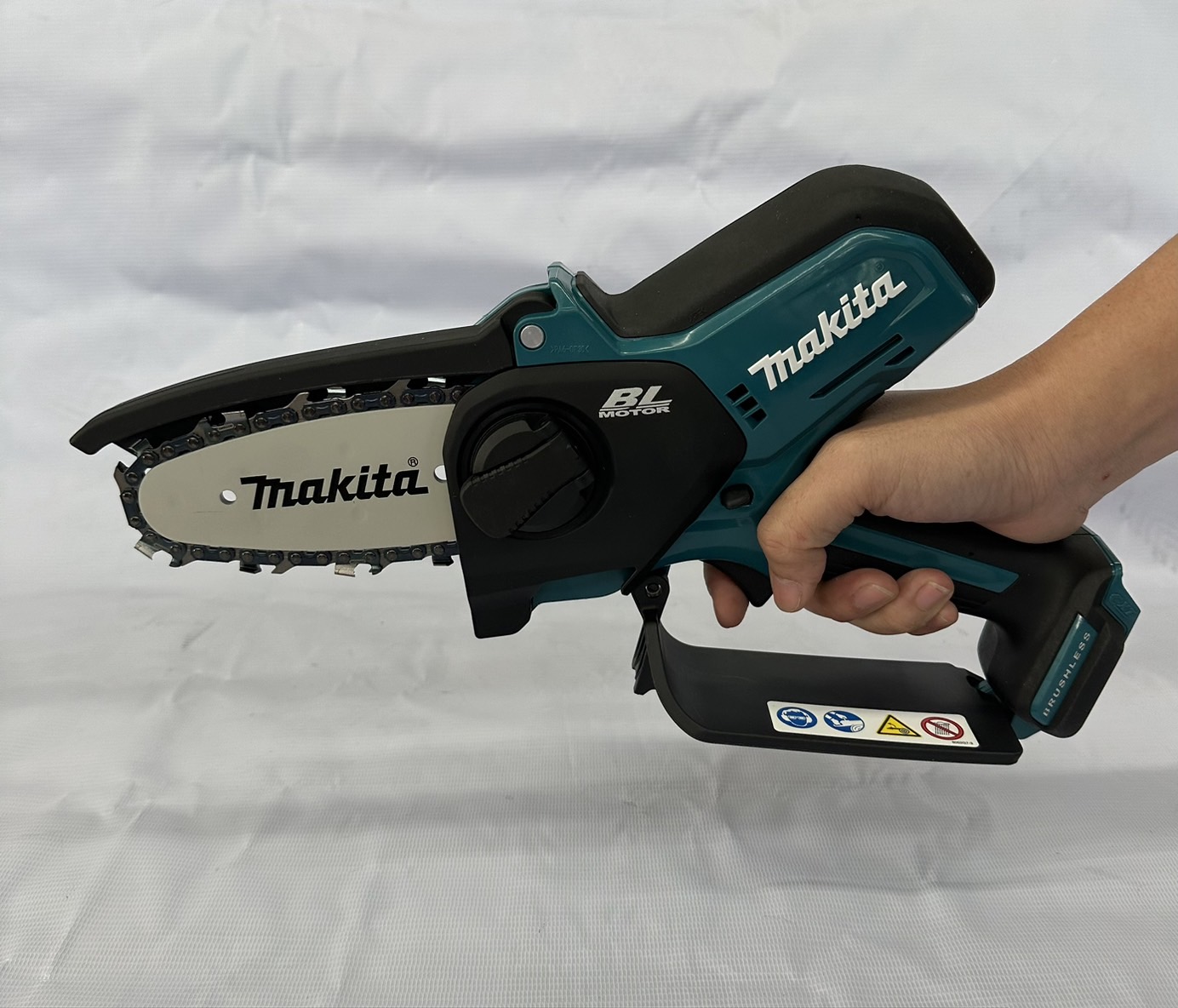 เลื่อยโซ่4" 12V UC100WA MAKITA
