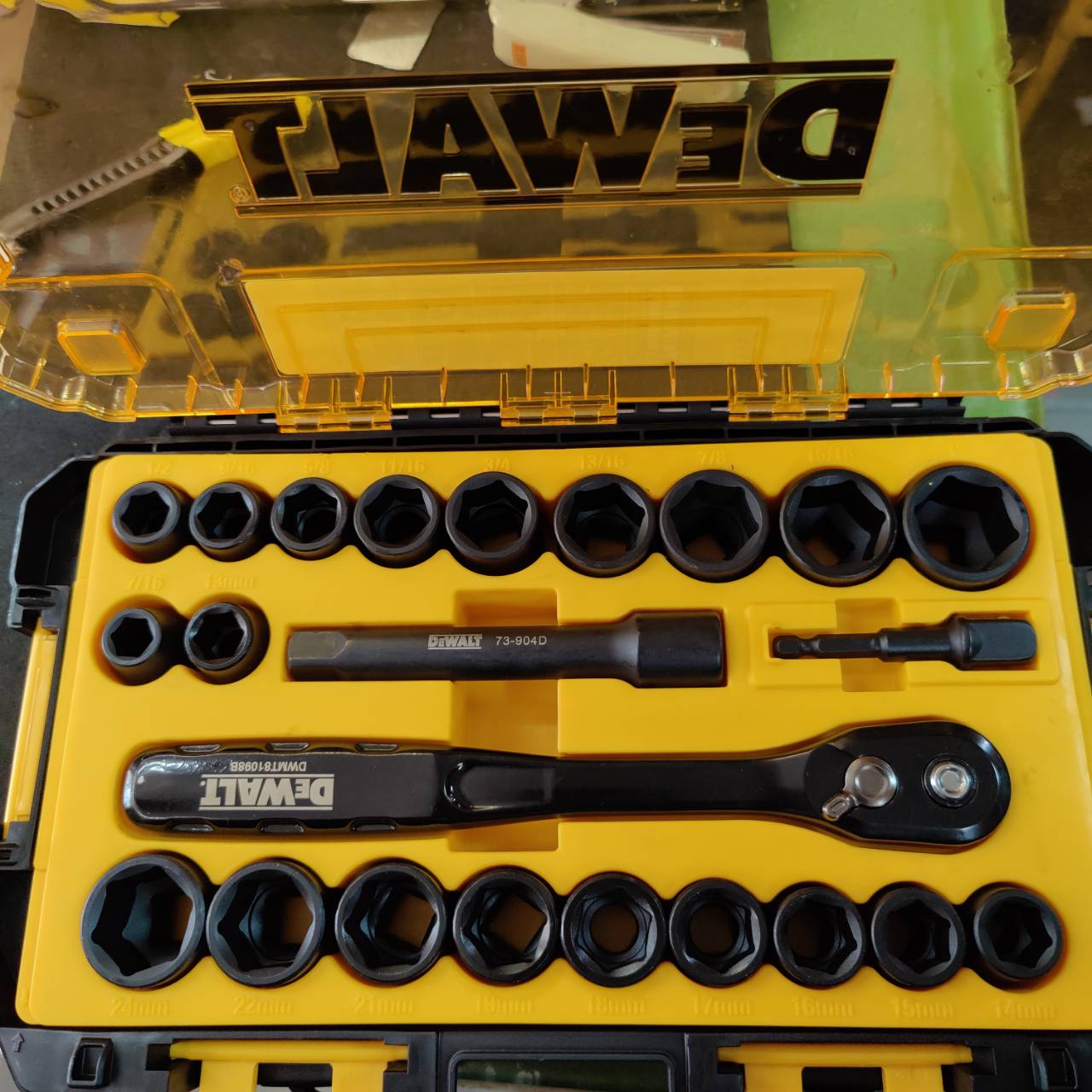 ชุดลูกบล็อก1/2" 23ชิ้น+กล่อง DWMT74739 DEWALT