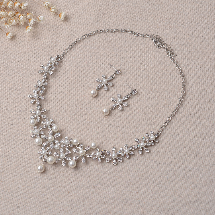SET010 เครื่องประดับ 3 ชิ้น มงกุฎ สร้อยคอ ต่างหู จัดเซทสวยงาม สินค้าพร้อมส่งจากไทย