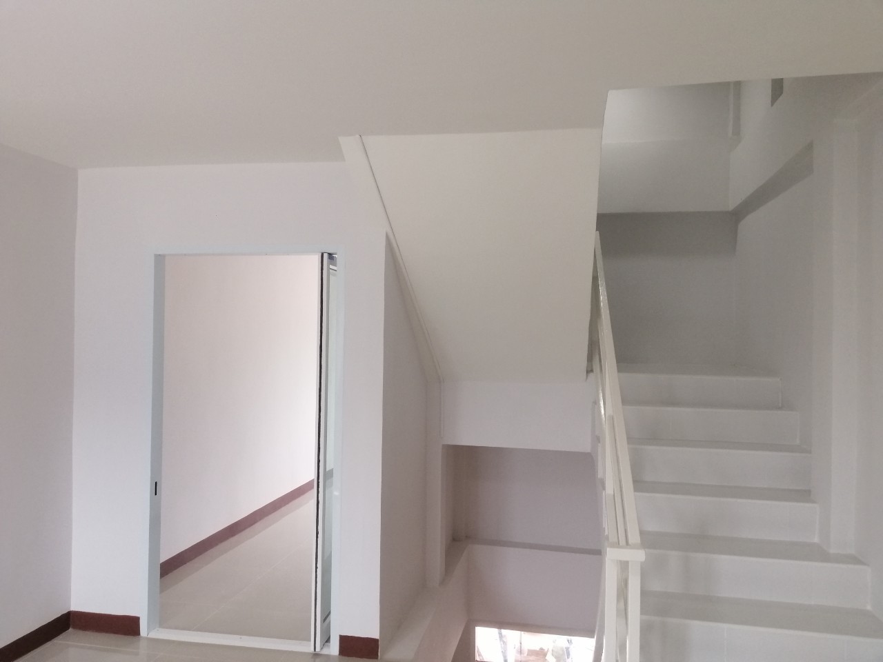 🚩H1143 ขายทาวเฮ้าส์ 3ชั้น ใกล้รถไฟฟ้าสายสีชมพู สถานีเมืองทองธานี ห่างถนนแจ้งวัฒนะเพียง1 กม. หรือเข้าออกถนนเลียบคลองประปาได้ ฟรีค่าโอน