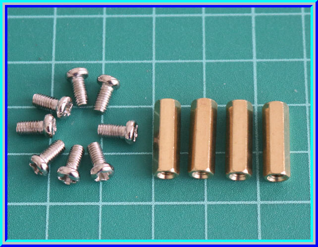 4x เสารองสีทองแบบเหลี่ยม ยาว 20 มม. พร้อมสกรู