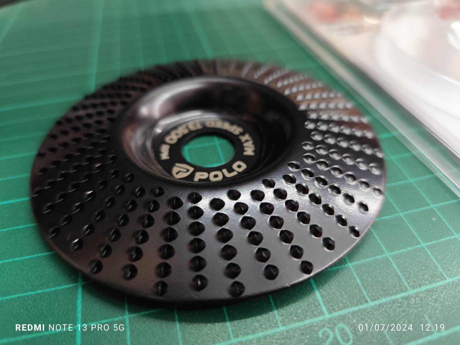 POLO ใบเจียรไม้ ขนาด 4 นิ้ว แบบเอียง รูกลาง 16 มม. สำหรับขัดแห้ง ใช้สำหรับงาน เจียรขุดคว้านไม้ ลบมุม แต่งขอบ (โปโล)