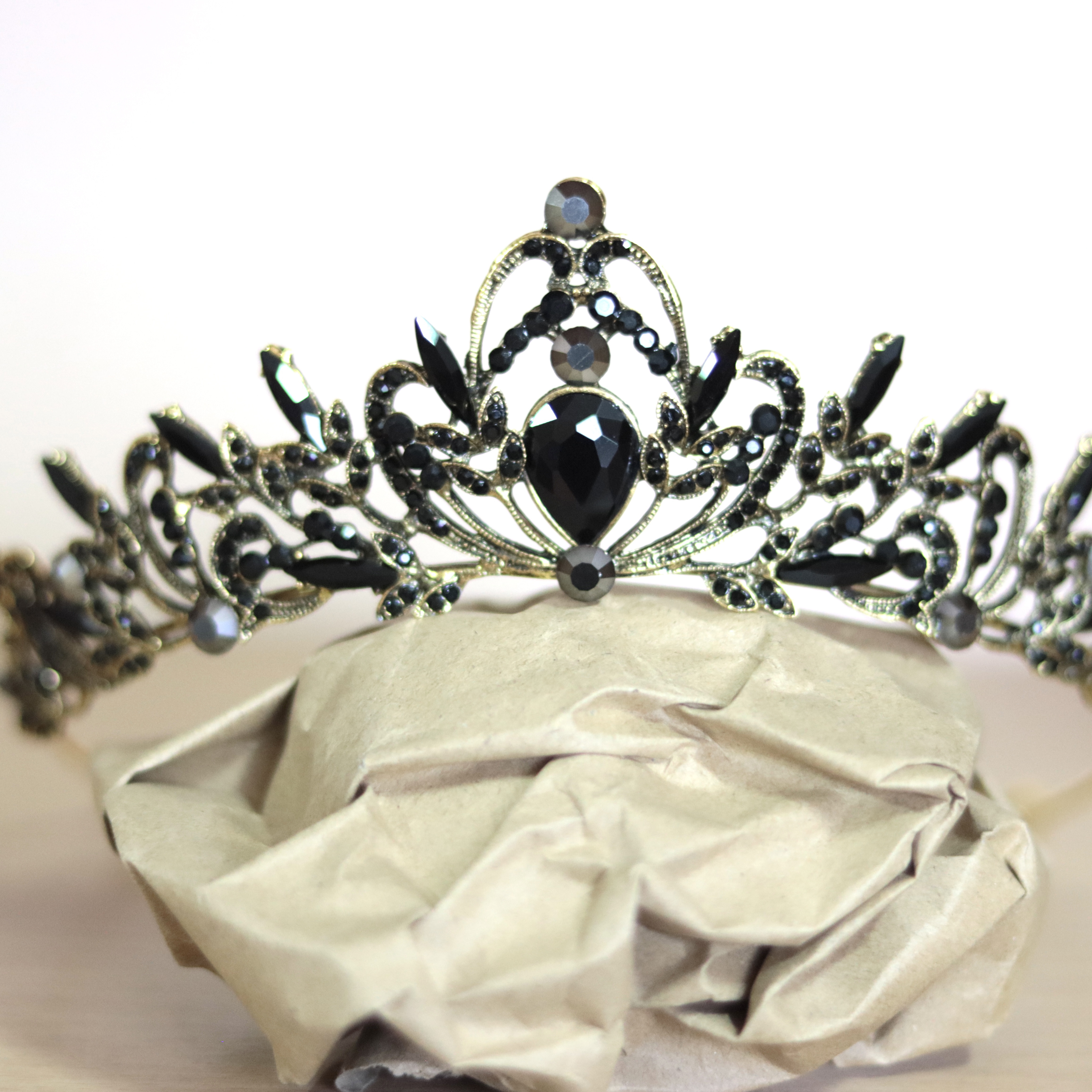 (พร้อมส่ง) มงกุฎสีดำ 310 งานสวย ปราณีต QCเพชรทุกเม็ด สินค้าพร้อมส่งจากไทย