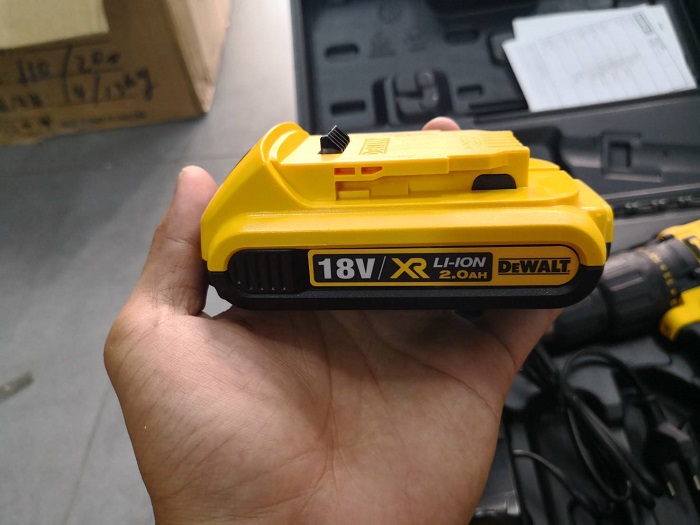 สว่านกระแทกไร้สาย18V DCD778D2 DEWALT