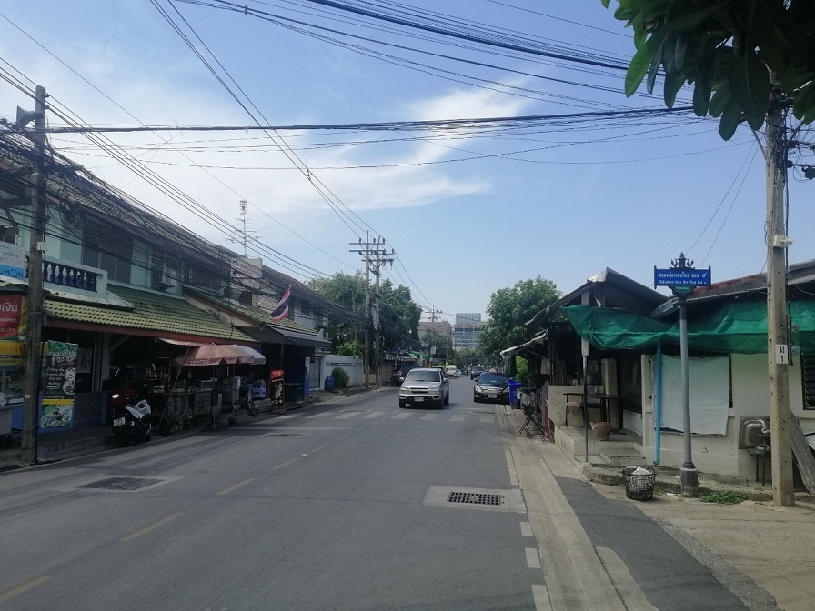 🚩H1143 ขายทาวเฮ้าส์ 3ชั้น ใกล้รถไฟฟ้าสายสีชมพู สถานีเมืองทองธานี ห่างถนนแจ้งวัฒนะเพียง1 กม. หรือเข้าออกถนนเลียบคลองประปาได้ ฟรีค่าโอน