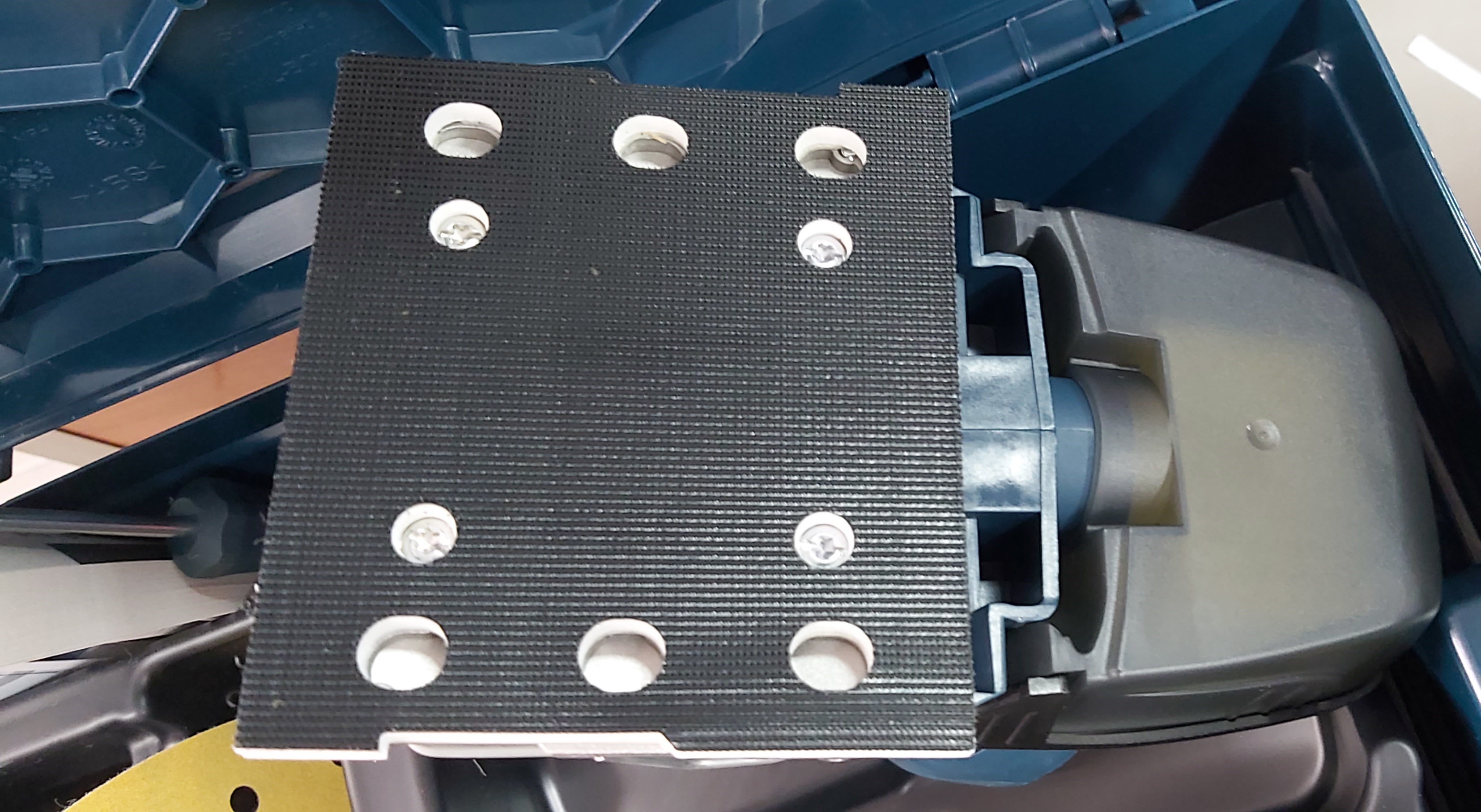 ขัดกระดาษทรายมัลติไร้สาย GSS18V-10 BOSCH SOLO