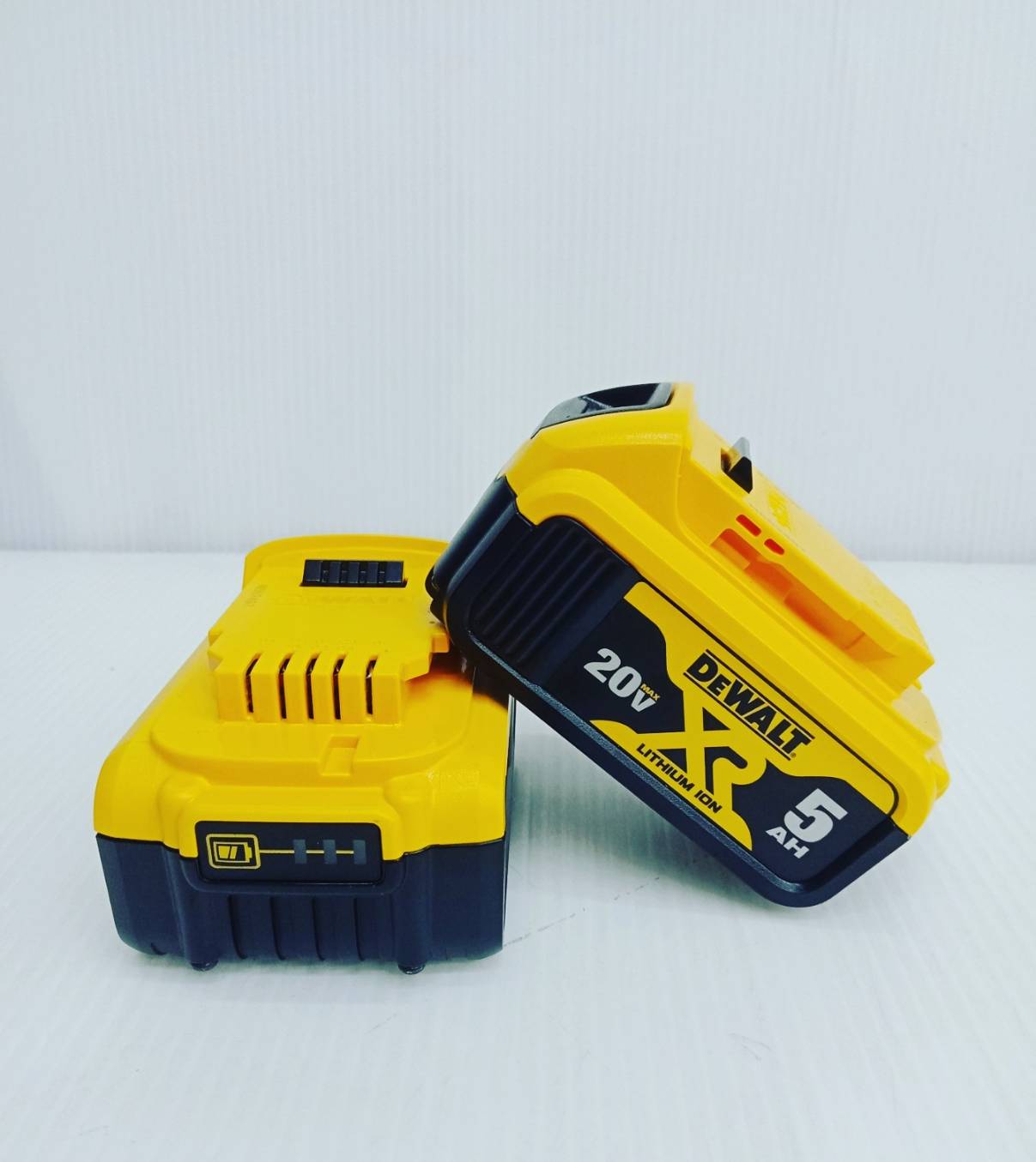 คอมโบ้ชุดสว่านไร้สาย20V (DCD800+DCH172) DCK2215P2T DEWALT