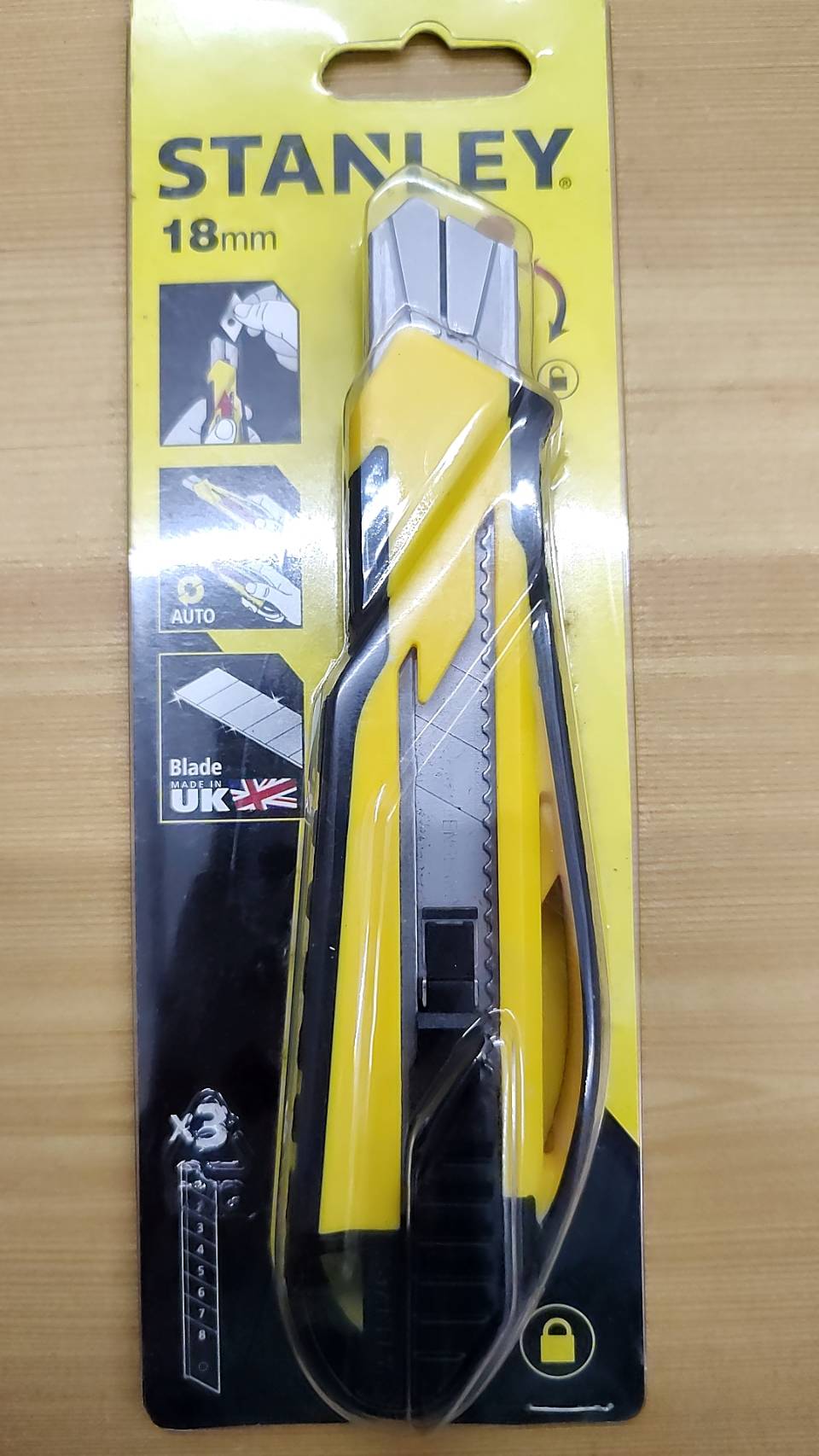 STANLEY มีดคัตเตอร์ 18MM TPR AUTO LOAD SNAP OFF รุ่น STHT10270-8