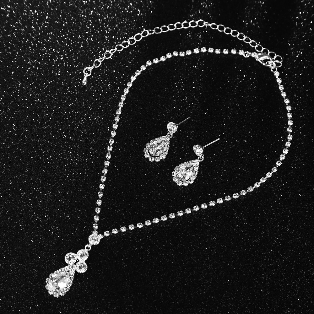 (พร้อมส่ง) สร้อยคอเพชร+ต่างหูแบบเข็ม 009 สร้อยคอเจ้าสาว สร้อยคอใส่ออกงาน สวยหรูดูแพง