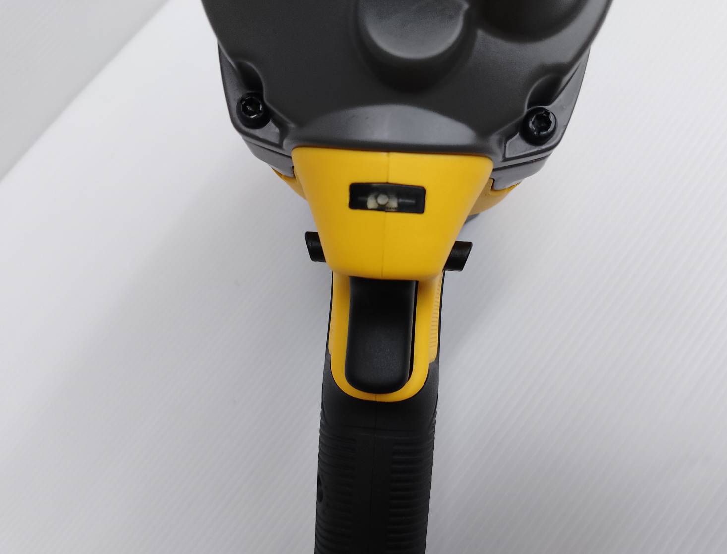 DEWALT รุ่น DCD130B สว่านผสมปูน 60V Max แรงบิดสูง (เฉพาะตัวเครื่อง)