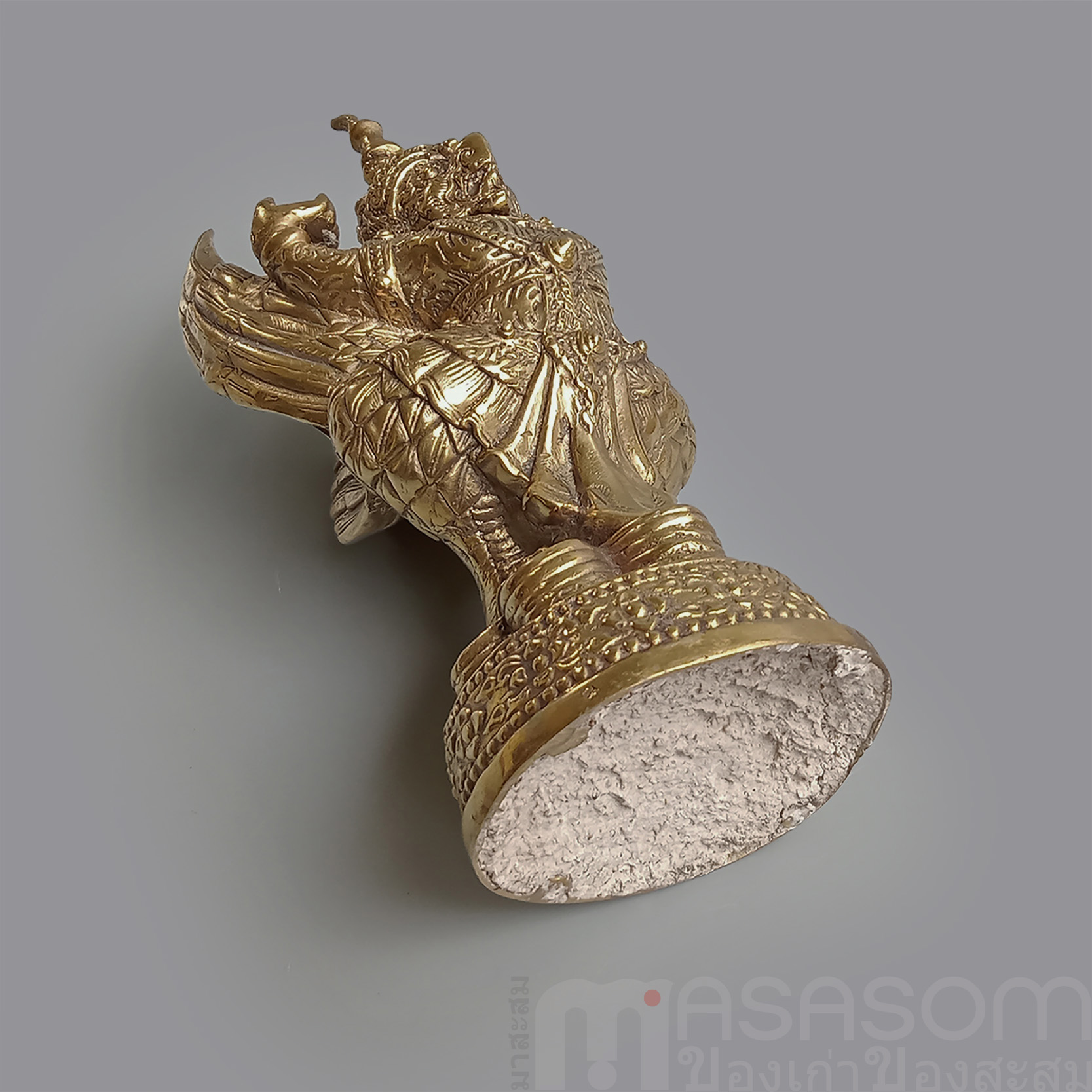 พญาครุฑเหยียบเงินทอง