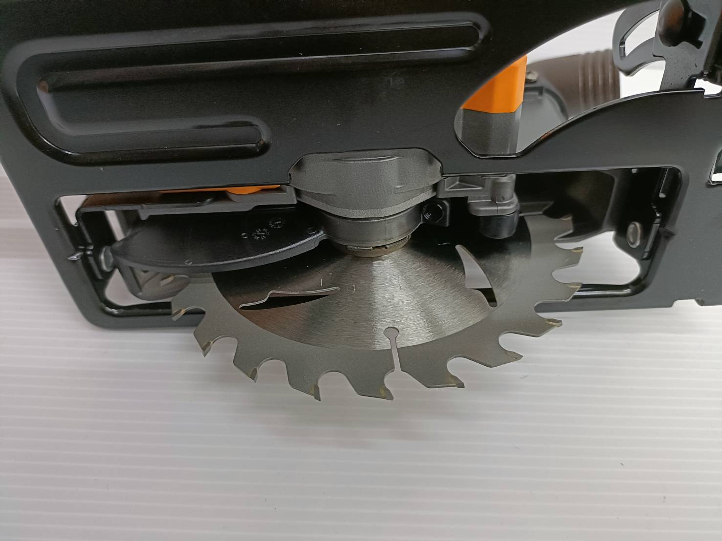 INGCO เลื่อยวงเดือนไร้สาย 20V 5 นิ้ว มอเตอร์ไร้แปรงถ่าน รุ่น CSLI14021