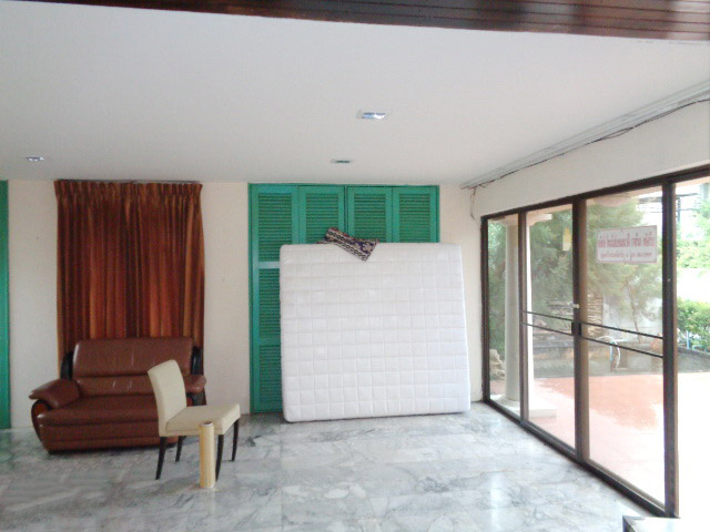 H1199 ขายบ้านเดี่ยวหลังมุม 288 ตร.วา หมู่บ้านศรีเจริญวิลล่า เทพารักษ์ โครงการติดถนนเทพารักษ์ ห่างแยกเทพารักษ์ 1.6 กม. ใกล้รถไฟฟ้า