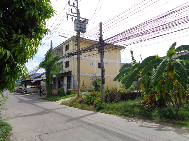 🚩H1068 ขายด่วน ที่ดินถมแล้ว 51 ตารางวา อยู่ซอยชุมชนจุรินทร์จัดสรร ถนนบางกรวย-ไทรน้อย บางบัวทอง เข้าซอยเพียง 100 เมตร หน้ากว้างติดถนน 12 เมตร ลึก 17 เมตร