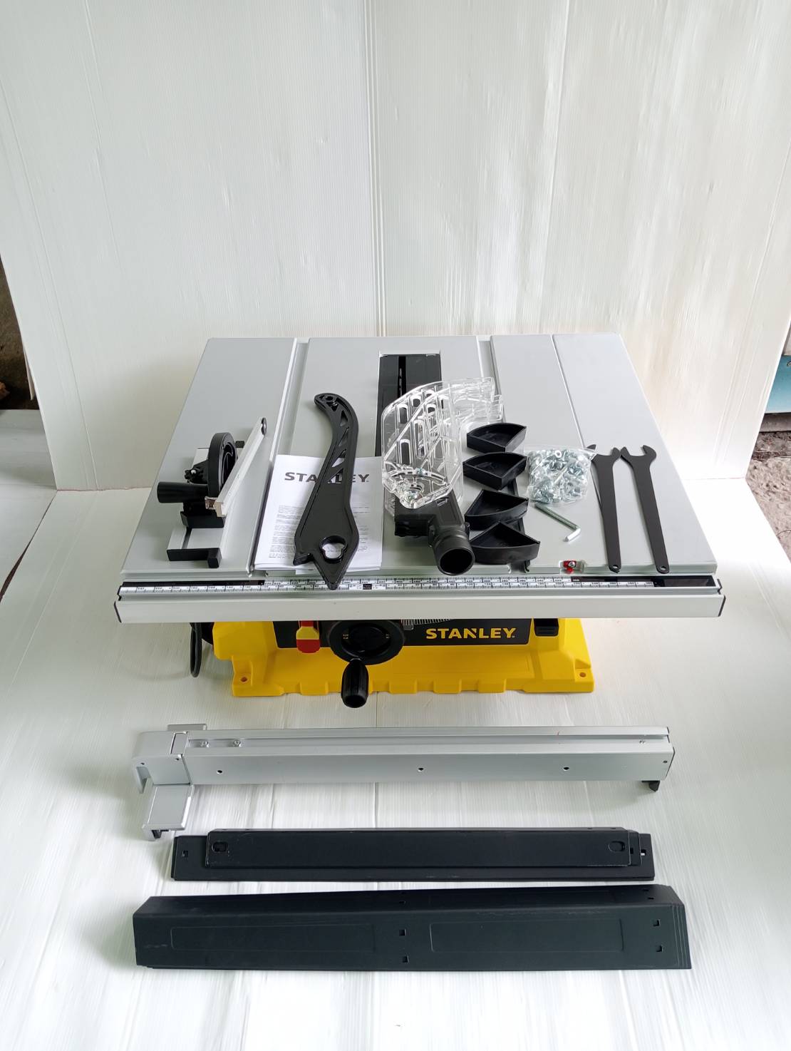 โต๊ะแท่นเลื่อย10" SST2001-B1 STANLEY