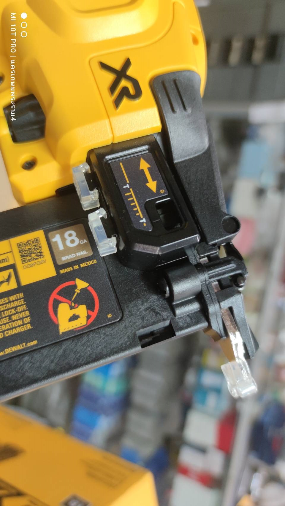 เครื่องยิงปืนลมไร้สาย20V DCN680B DEWALT
